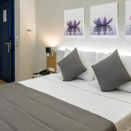 Ariel Hotell *